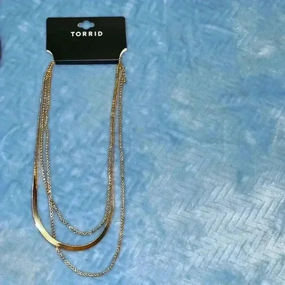🆕 Torrid 3-In-1 Gold Necklace Set - Picture 4 of 7